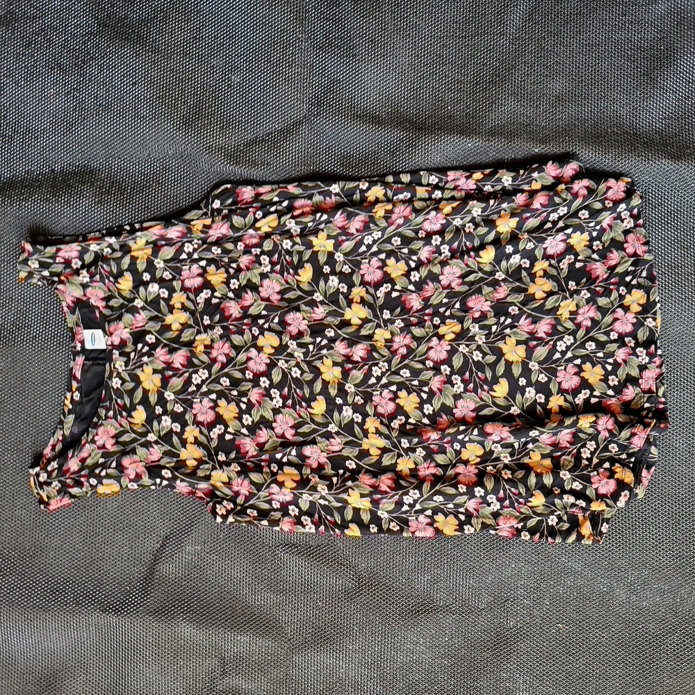 Women's Large Old Navy tank top, black and floral